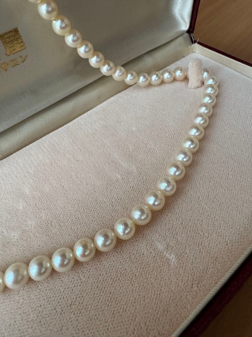 Small pearl necklace featuring 60 round Akoya pearls sized 6.8mm on a 42cm strand