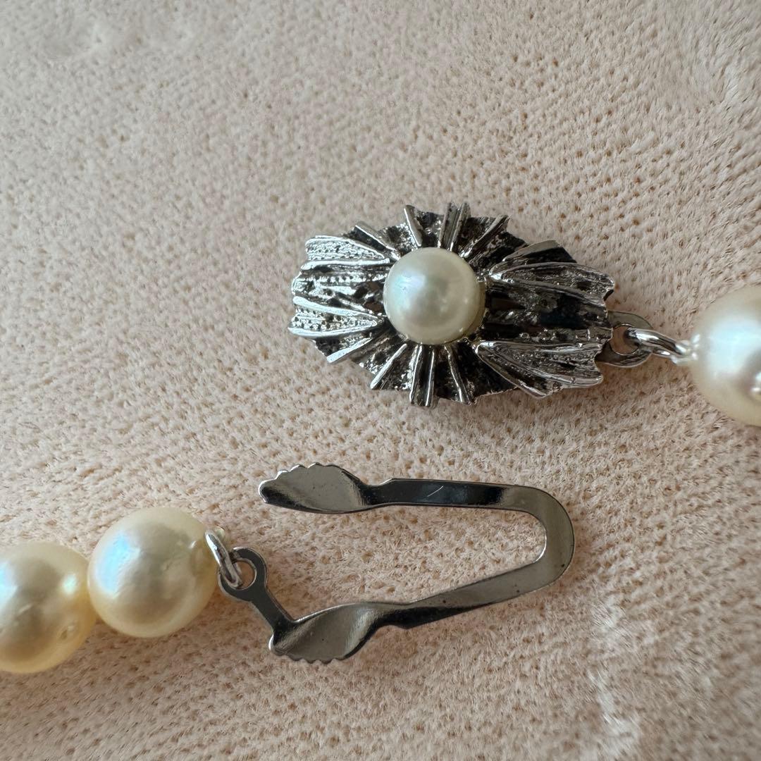Small pearl necklace featuring 60 round Akoya pearls sized 6.8mm on a 42cm strand