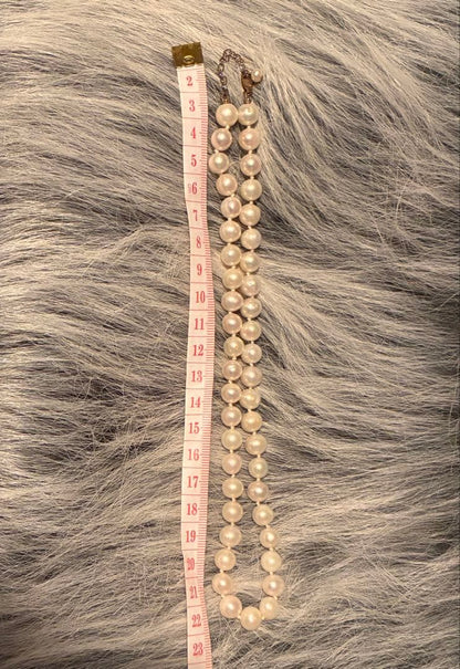 Akoya pearl round necklace with 7-7.5mm white pearls on a 44cm chain laid flat
