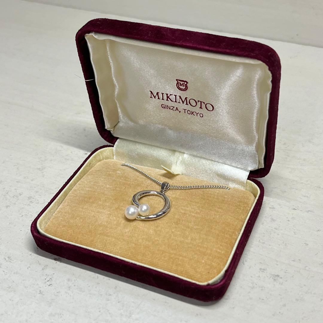 MIKIMOTO pearl necklace in silver color with 24 cm length displayed on a white background