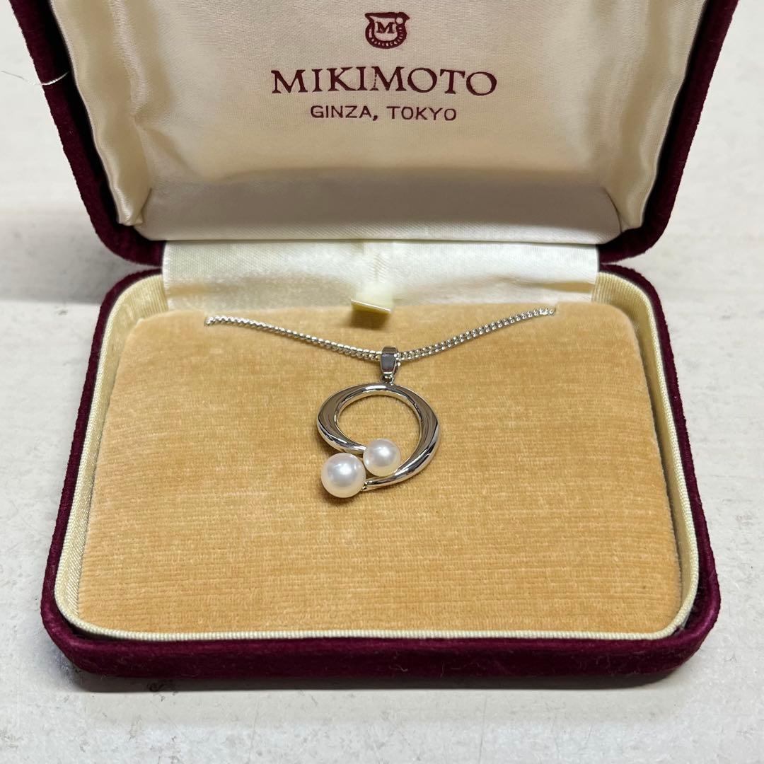 MIKIMOTO pearl necklace in silver color with 24 cm length displayed on a white background