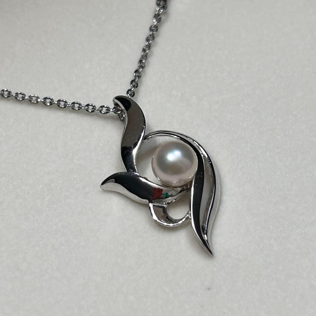 Mikimoto Akoya pearl necklace featuring 6mm pearls on a 41cm silver chain weighing 3 grams