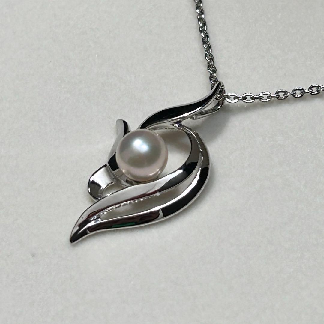 Mikimoto Akoya pearl necklace featuring 6mm pearls on a 41cm silver chain weighing 3 grams
