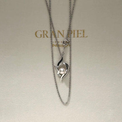 Mikimoto Akoya pearl necklace featuring 6mm pearls on a 41cm silver chain weighing 3 grams