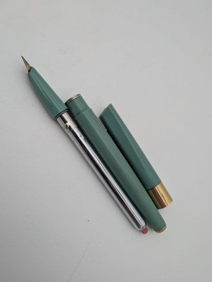 1960s Pilot SUPER150 fountain pen featuring a 14K gold nib