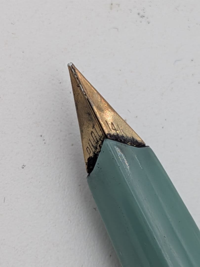 1960s Pilot SUPER150 fountain pen featuring a 14K gold nib
