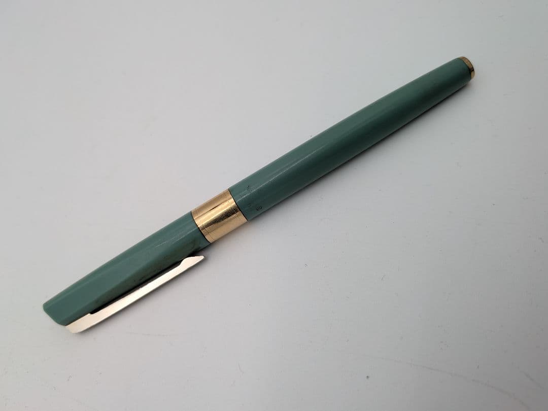1960s Pilot SUPER150 fountain pen featuring a 14K gold nib