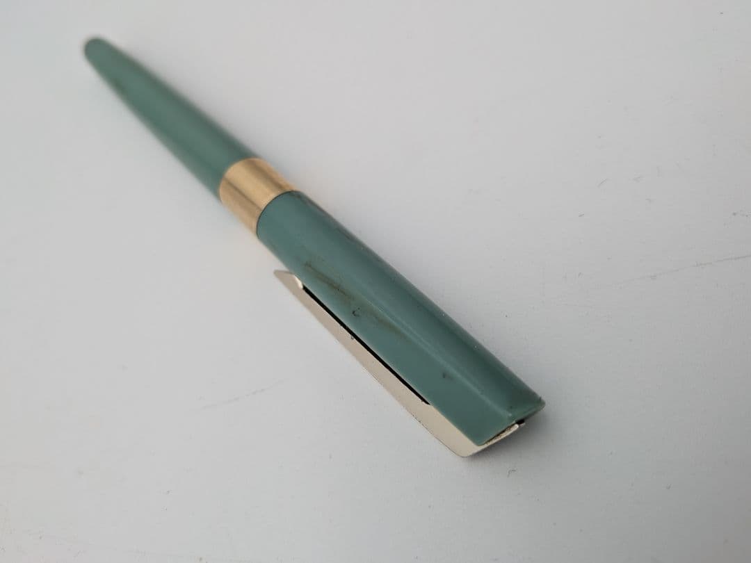 1960s Pilot SUPER150 fountain pen featuring a 14K gold nib