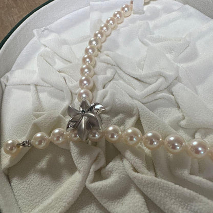 CACHER Akoya pearl necklace with flower pearl and small 0.02ct blue stone on 49 cm chain