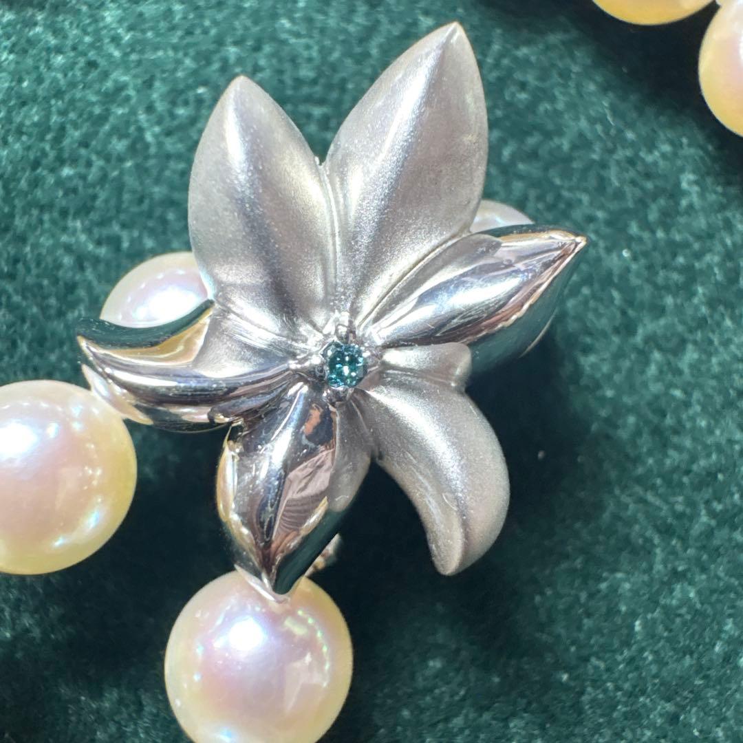 CACHER Akoya pearl necklace with flower pearl and small 0.02ct blue stone on 49 cm chain