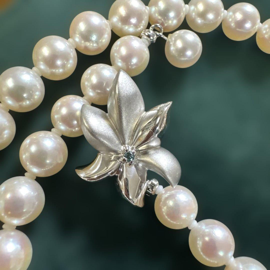 CACHER Akoya pearl necklace with flower pearl and small 0.02ct blue stone on 49 cm chain