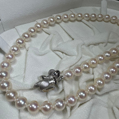 CACHER Akoya pearl necklace with flower pearl and small 0.02ct blue stone on 49 cm chain