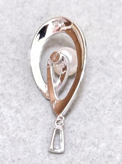 MIKIMOTO Pearl Silver Necklace Top model 43582 with pearl detail on silver chain