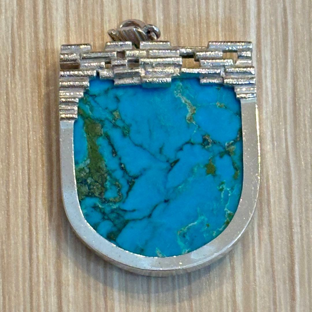 TASAKI turquoise silver pendant with blue stone and silver engraving, 3cm vertical diameter