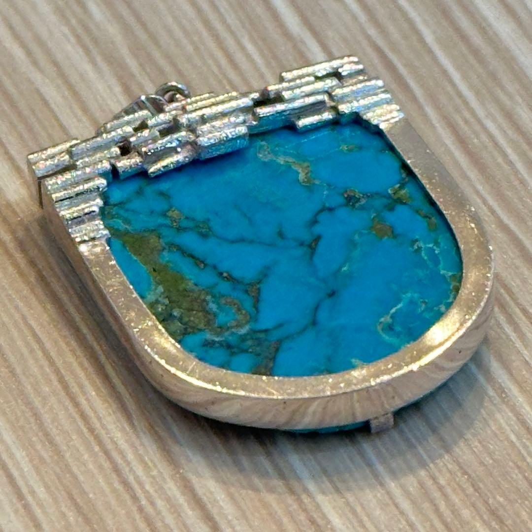 TASAKI turquoise silver pendant with blue stone and silver engraving, 3cm vertical diameter