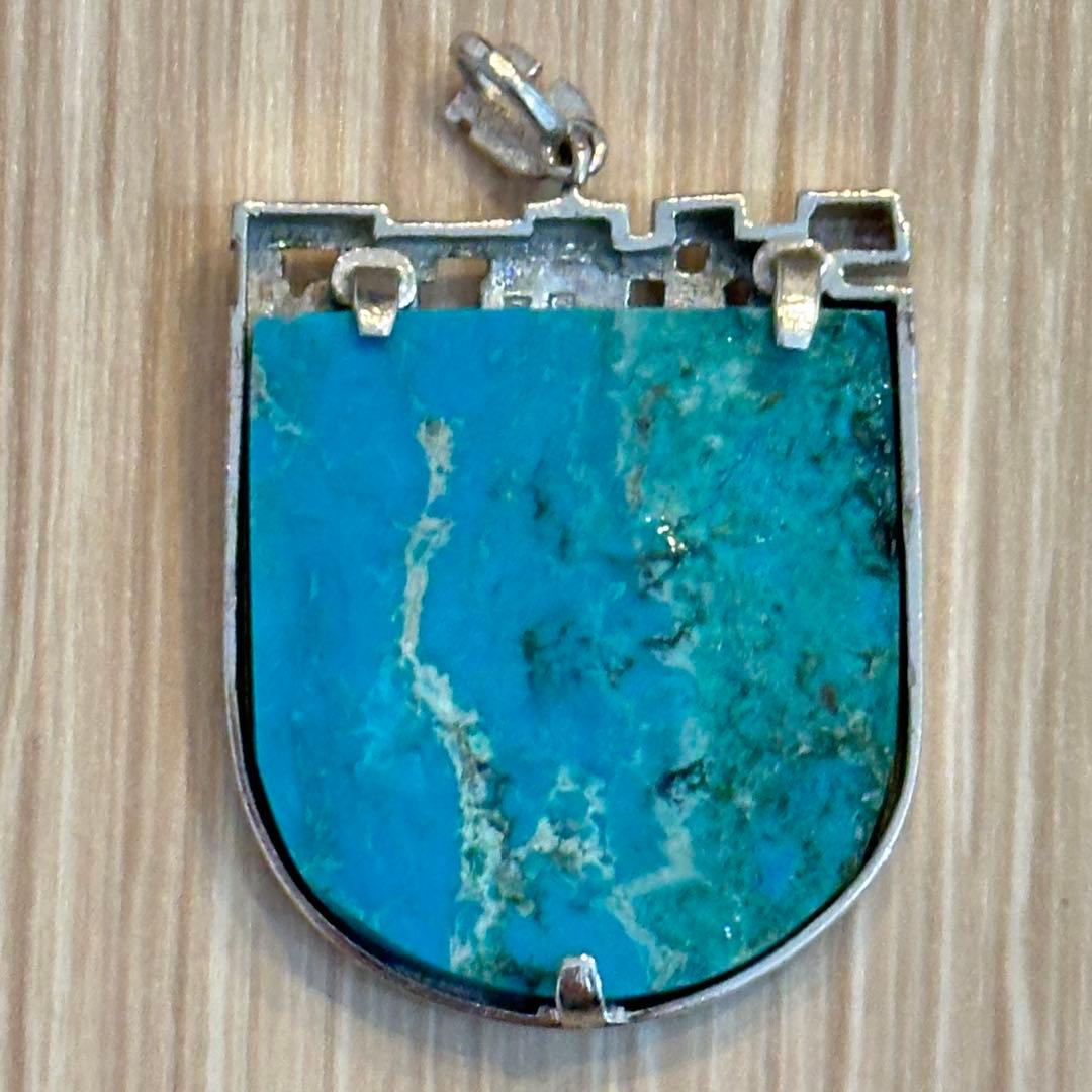 TASAKI turquoise silver pendant with blue stone and silver engraving, 3cm vertical diameter