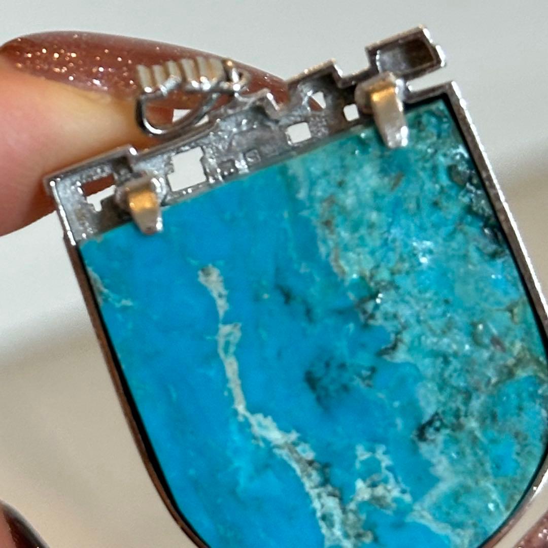 TASAKI turquoise silver pendant with blue stone and silver engraving, 3cm vertical diameter