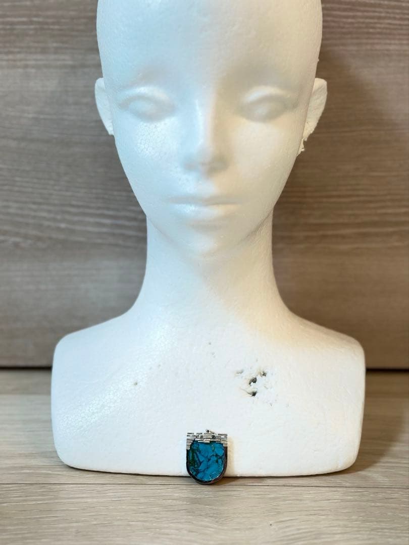 TASAKI turquoise silver pendant with blue stone and silver engraving, 3cm vertical diameter