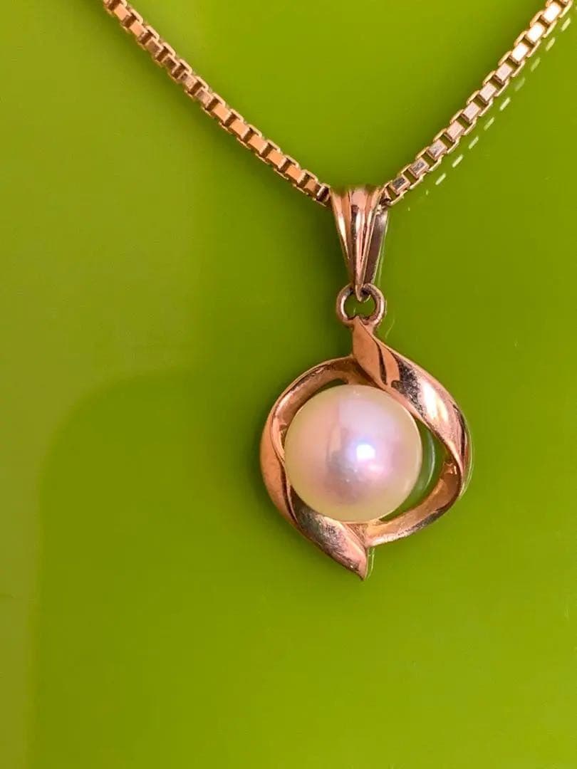 K14 Tasaki Akoya pearl pendant top with round white pearl on gold setting without chain