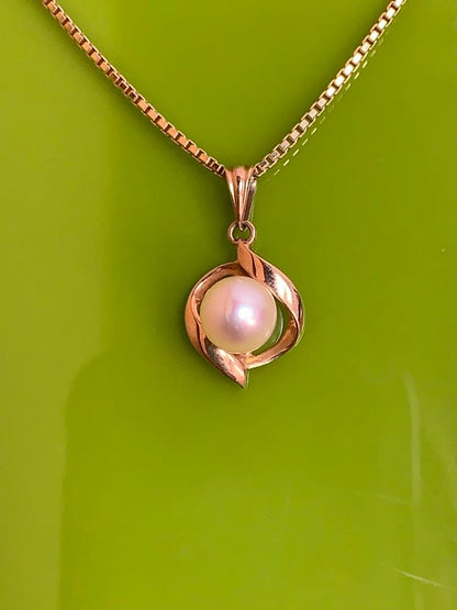 K14 Tasaki Akoya pearl pendant top with round white pearl on gold setting without chain