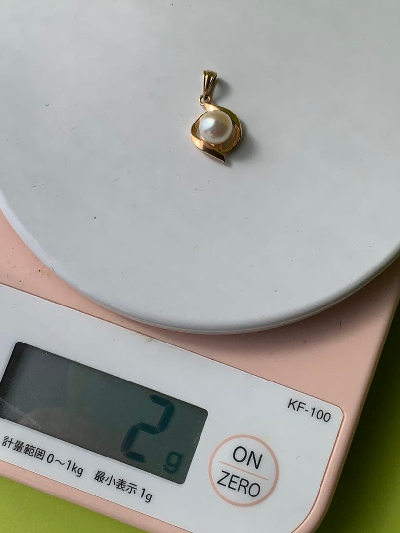 K14 Tasaki Akoya pearl pendant top with round white pearl on gold setting without chain