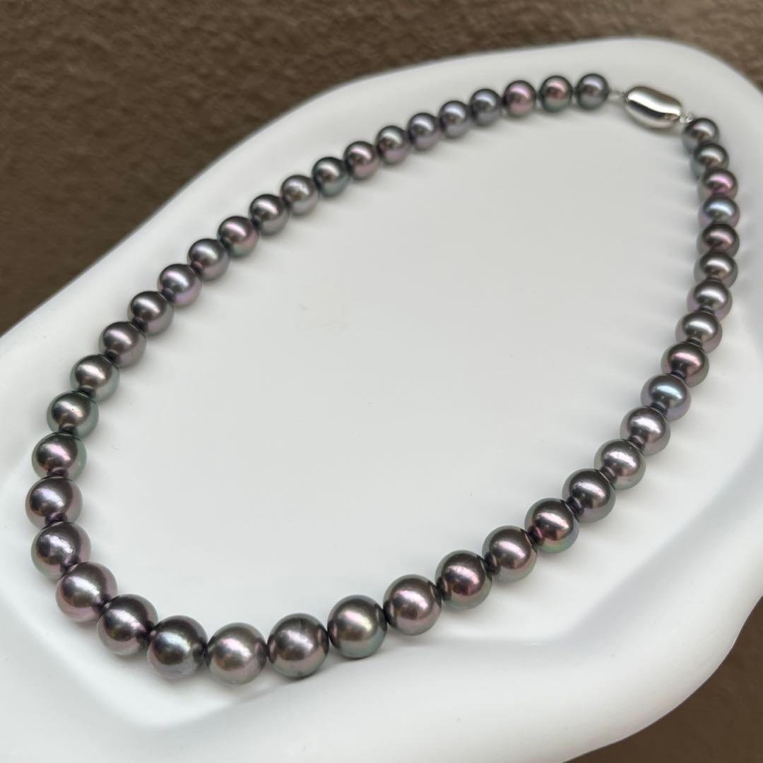 Akoya genuine pearl necklace with black pearls showing slight red hue, 9-9.5mm, 43cm length with case
