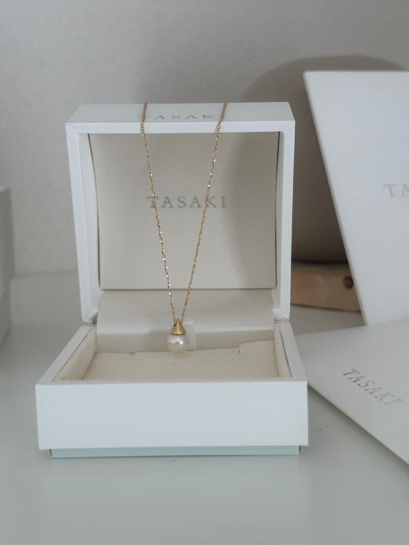 Tasaki Akoya pearl necklace pendant with 7.0 mm pearl set in 18K yellow gold