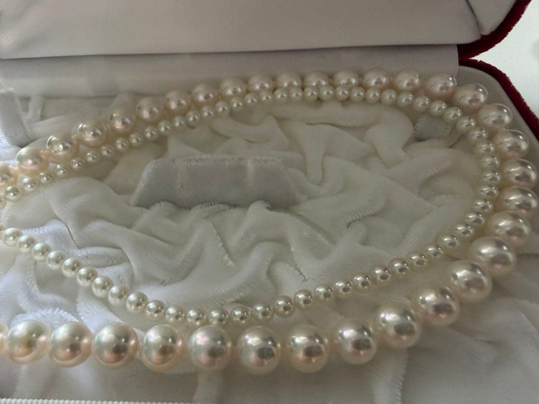 Two-piece Akoya pearl necklace with white pearls sized 8.5-9.0mm and about 5.0mm on silver stamp