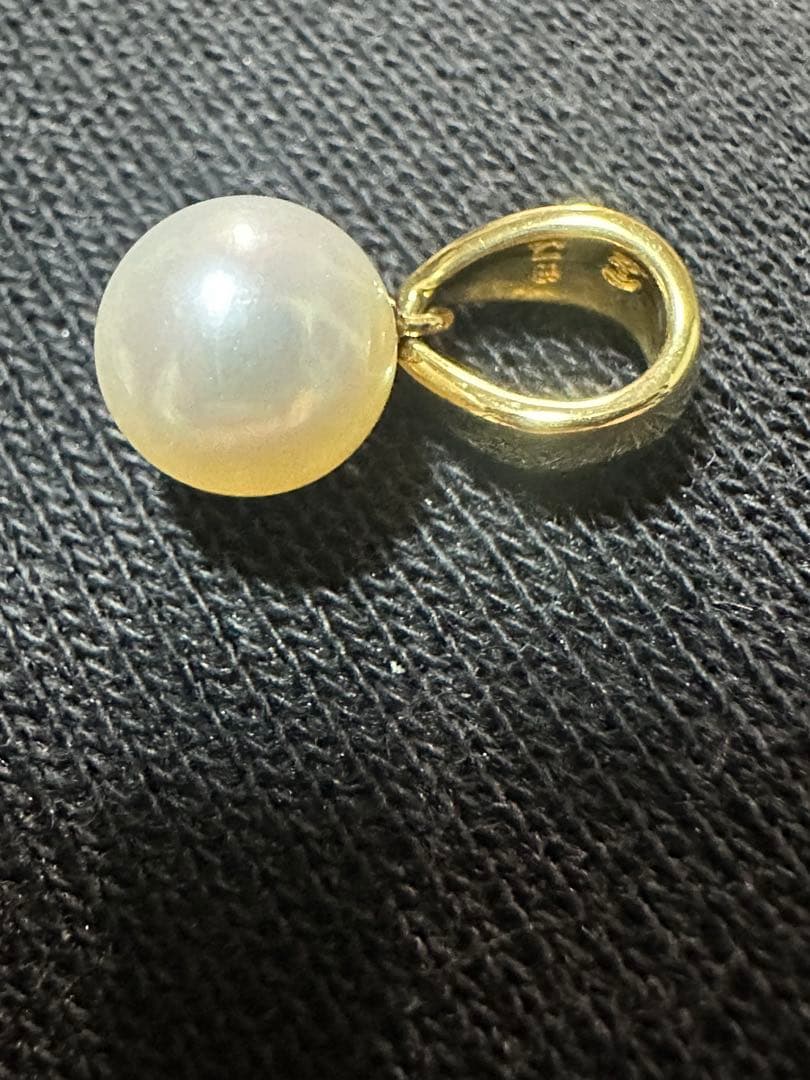 Tasaki K18 gold pearl necklace with small pearls and single larger pearl at end, 42cm length