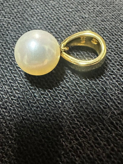 Tasaki K18 gold pearl necklace with small pearls and single larger pearl at end, 42cm length