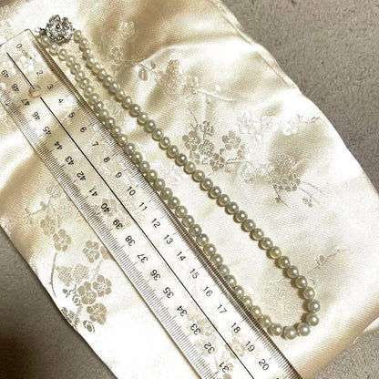 Akoya Pearl Necklace Aurora with 4.0-4.5mm white pink pearls and silver clasp on white background