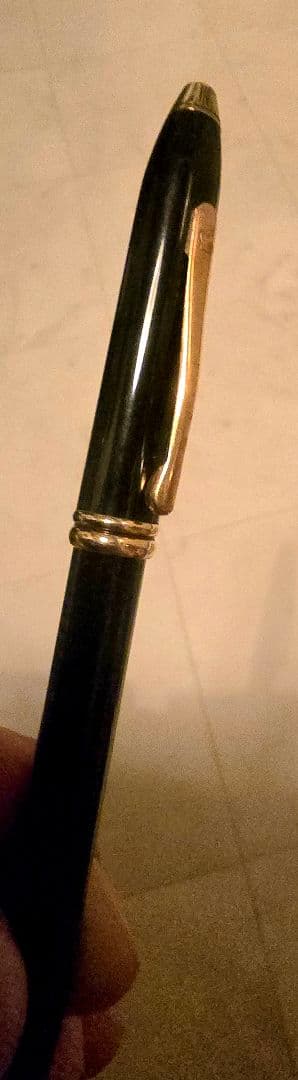 Cross black ballpoint pen with gold-colored decoration featuring classic 廃番柄 design