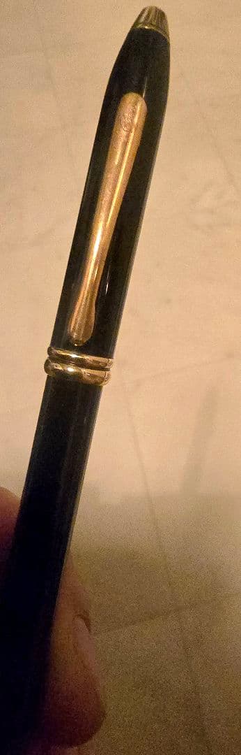 Cross black ballpoint pen with gold-colored decoration featuring classic 廃番柄 design