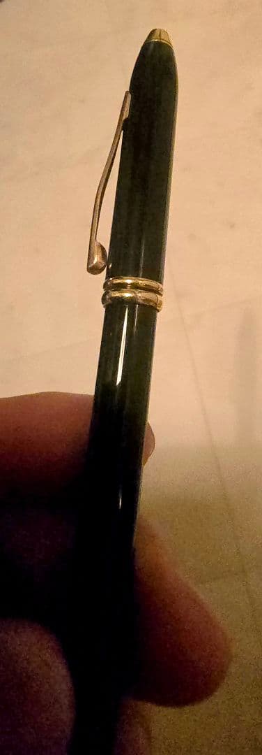 Cross black ballpoint pen with gold-colored decoration featuring classic 廃番柄 design