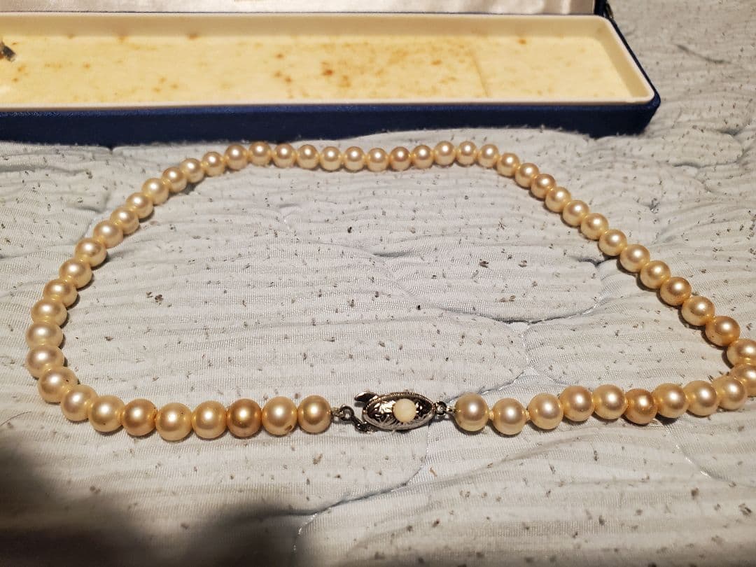 MIKIMOTO pearl necklace featuring round pearls and a pearl decorated clasp