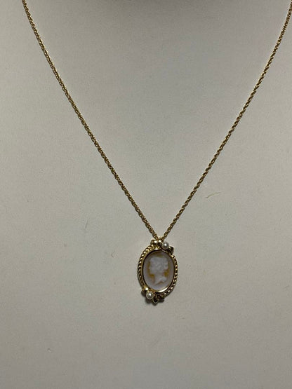 K18 Mikimoto Cameo Necklace with baby pearls on a 65 cm gold chain weighing 11.4 grams