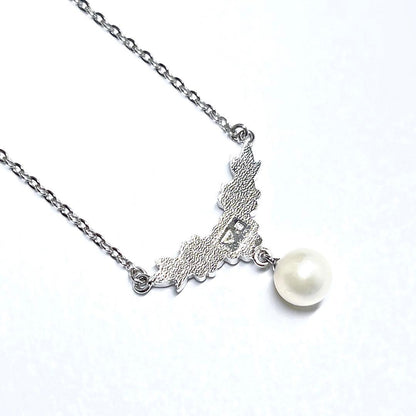 Mikimoto vintage pearl necklace with flower design in silver metal, 41cm length