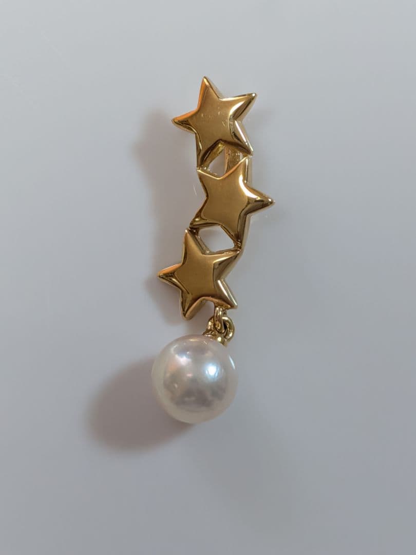 Mikimoto 18K gold necklace with star-shaped design and pearl pendant weighing approximately 3 grams