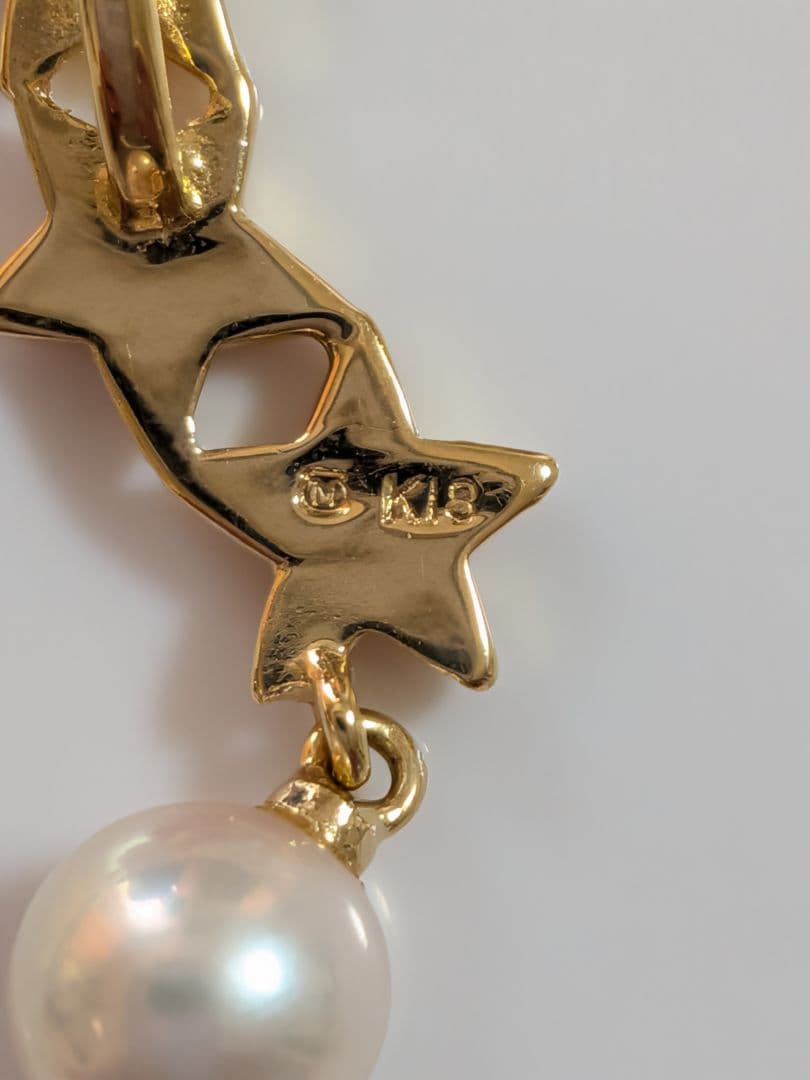 Mikimoto 18K gold necklace with star-shaped design and pearl pendant weighing approximately 3 grams