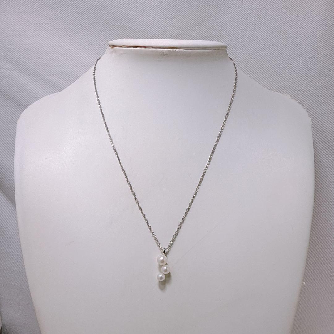 Tasaki silver necklace featuring linked three pearls with an adjustable 38-42 cm chain
