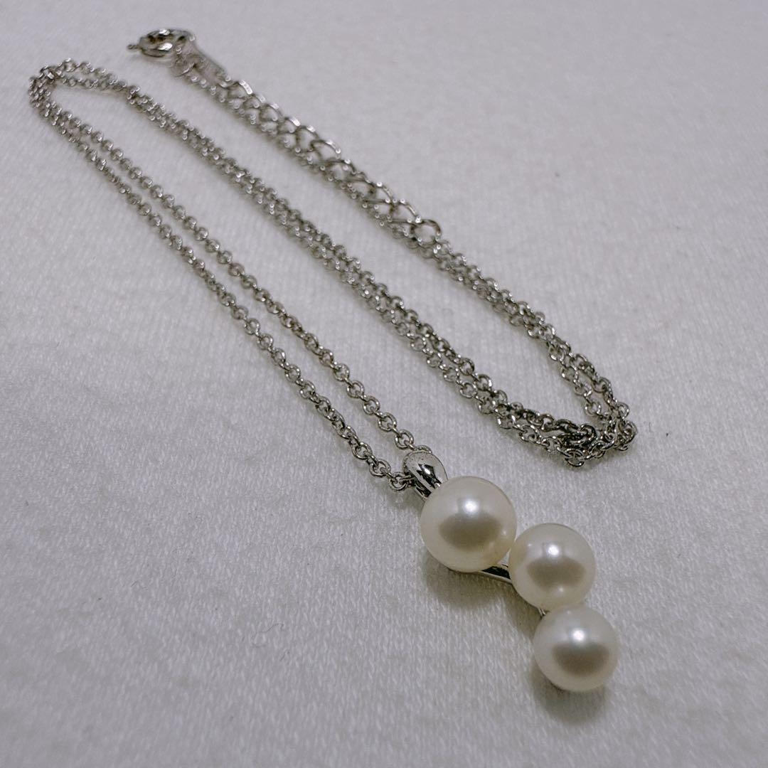 Tasaki silver necklace featuring linked three pearls with an adjustable 38-42 cm chain