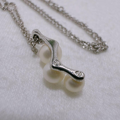 Tasaki silver necklace featuring linked three pearls with an adjustable 38-42 cm chain