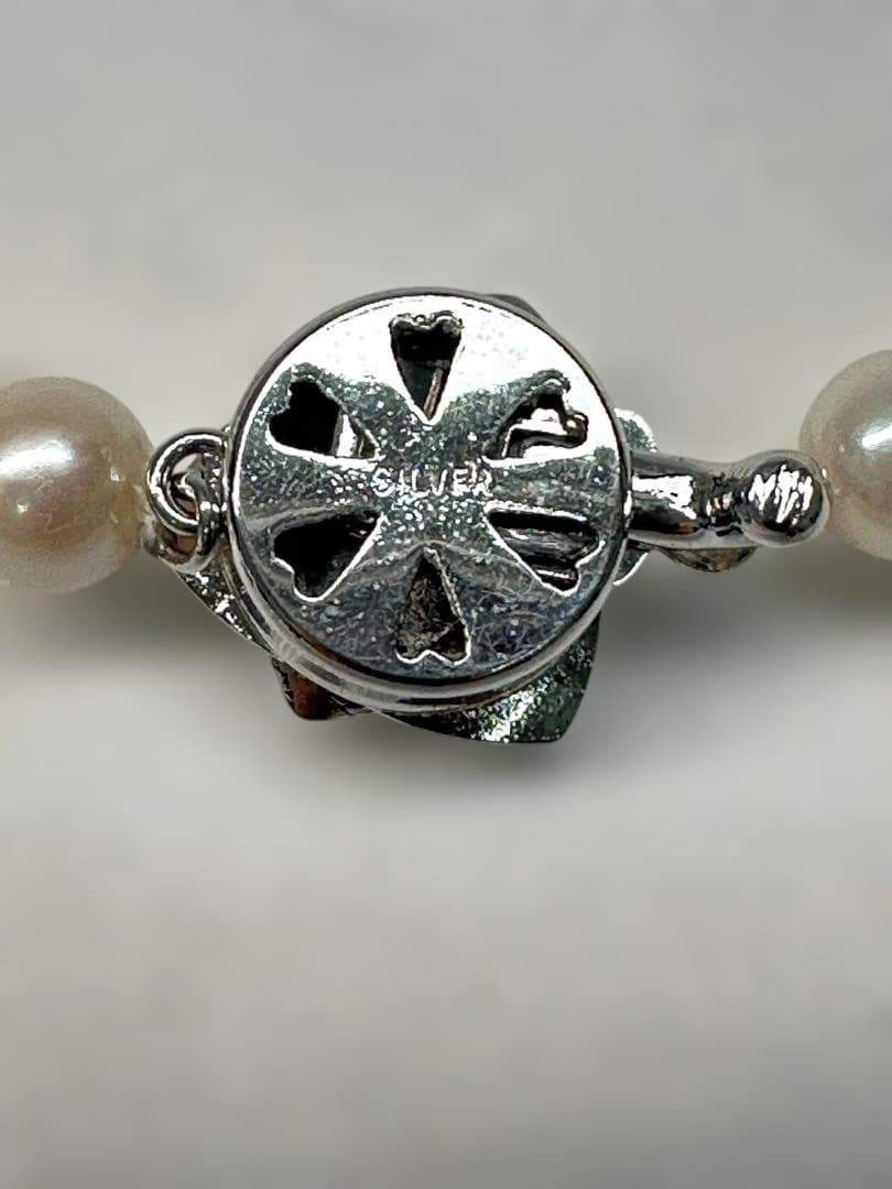 Akoya pearl necklace with 6.0mm pearls and silver clasp, displayed with stamped case