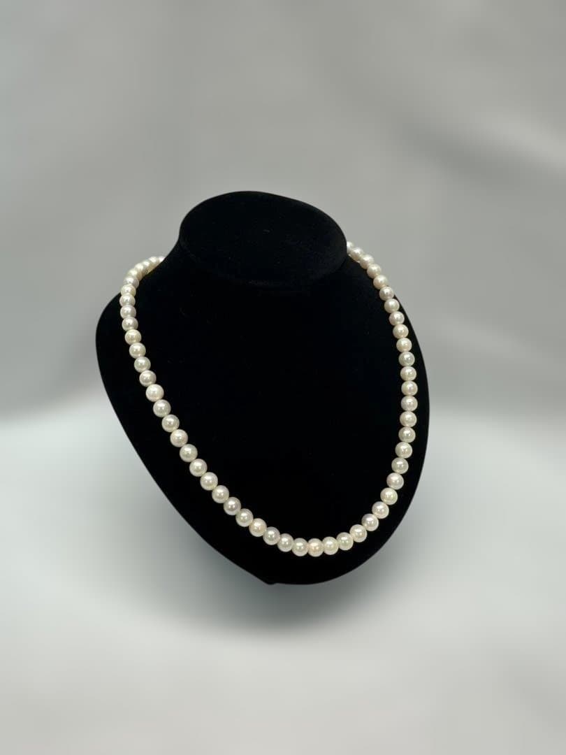 Akoya pearl necklace with 6.0mm pearls and silver clasp, displayed with stamped case