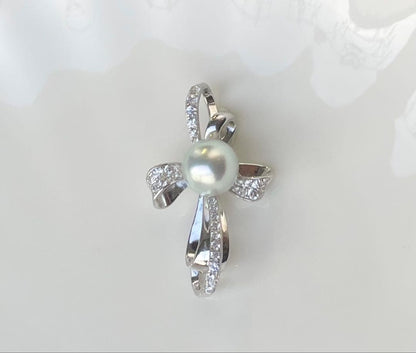 White pearl pendant with bluish tone S925 silver and K18 finish showing strong luster and minor surface indentations