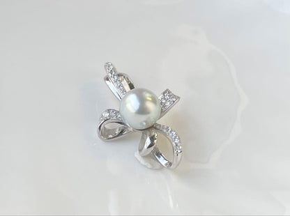White pearl pendant with bluish tone S925 silver and K18 finish showing strong luster and minor surface indentations