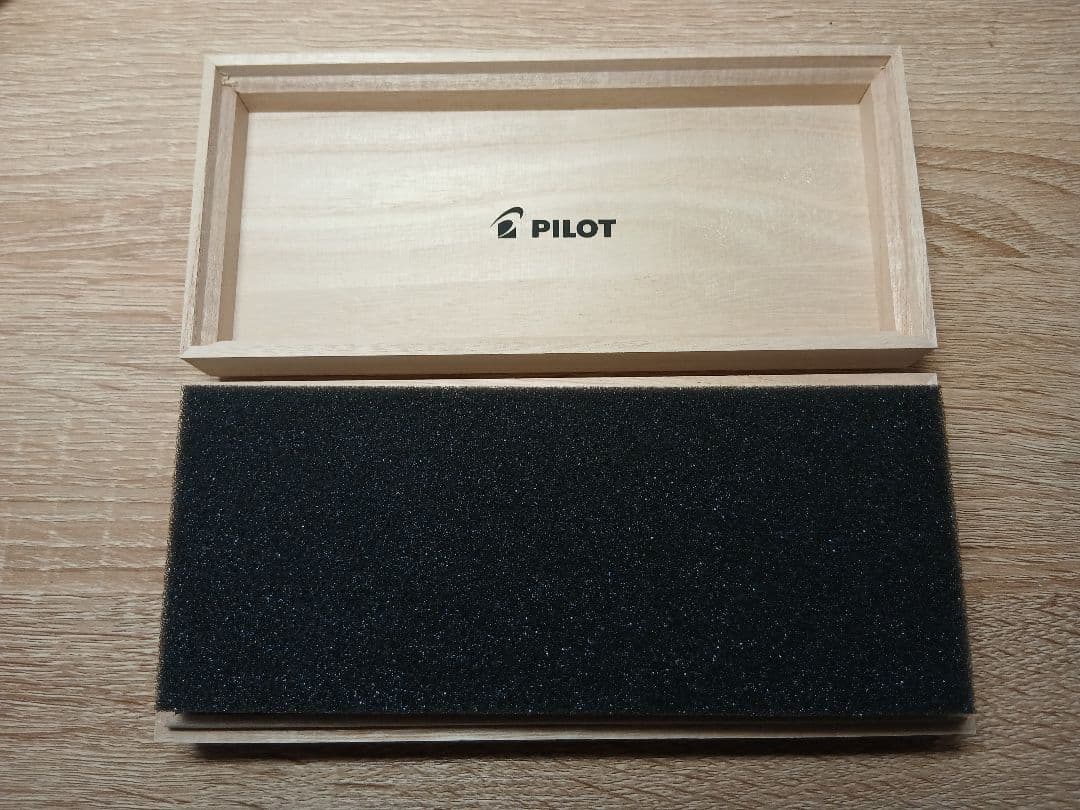 Pilot Wooden Pen Case 845 with paulownia wood drawer box and velvet interior for elegant pen storage