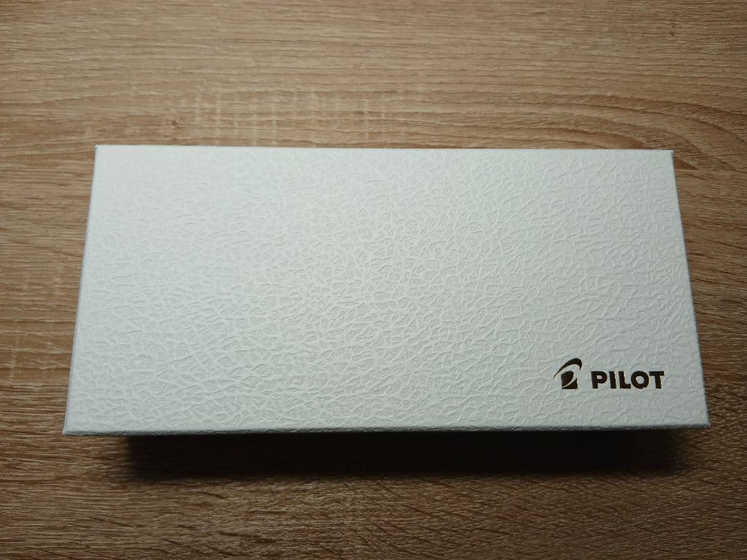 Pilot Wooden Pen Case 845 with paulownia wood drawer box and velvet interior for elegant pen storage