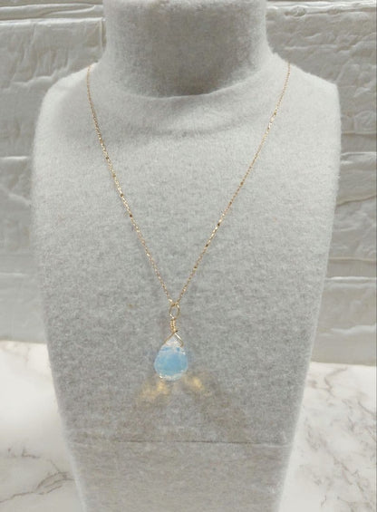 18 karat gold necklace 80cm long with a top clasp on a white background