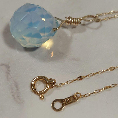 18 karat gold necklace 80cm long with a top clasp on a white background
